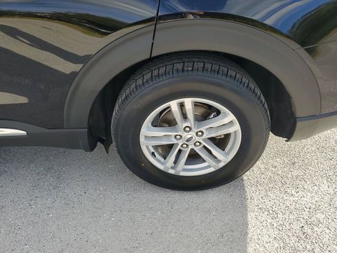 Used 2024 Ford Explorer XLT image 20