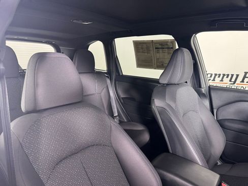 Used 2025 Subaru Forester Premium w/ Convenience Package #2 image 33