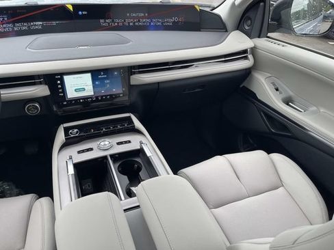New 2026 Lincoln Navigator L Premier AWD/4WD image 15