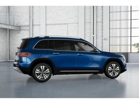 Used 2026 Mercedes-Benz GLB 250 4MATIC image 18