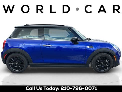 Used 2021 MINI Cooper 2-Door Hardtop image 6