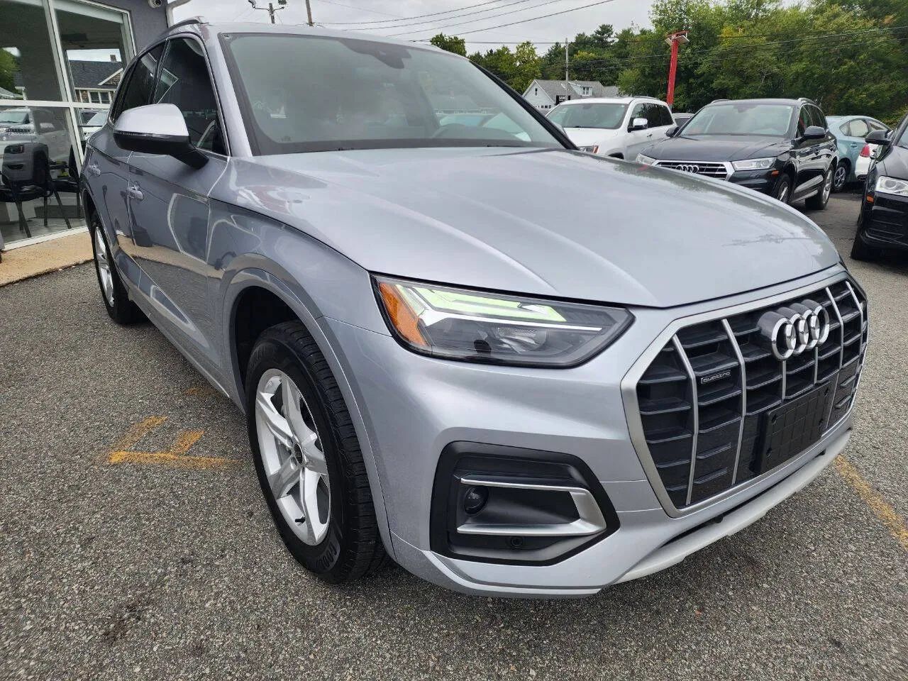 Used 2021 Audi Q5 2.0T Premium w/ Convenience Package AWD/4WD image 3