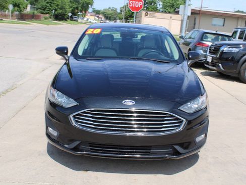 Used 2020 Ford Fusion SE w/ Equipment Group 151A FWD image 3