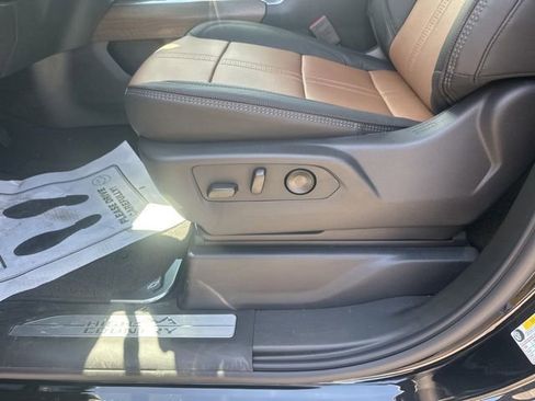 New 2026 Chevrolet Silverado 1500 High Country w/ LPO, Dark Essentials Package AWD/4WD image 17