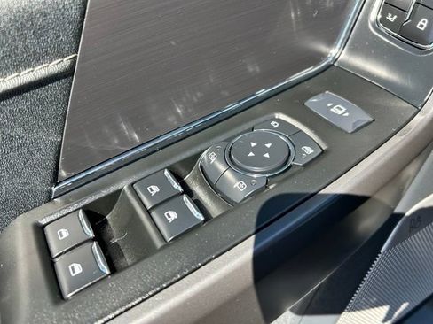 Used 2025 Ford F150 Lariat AWD/4WD image 34