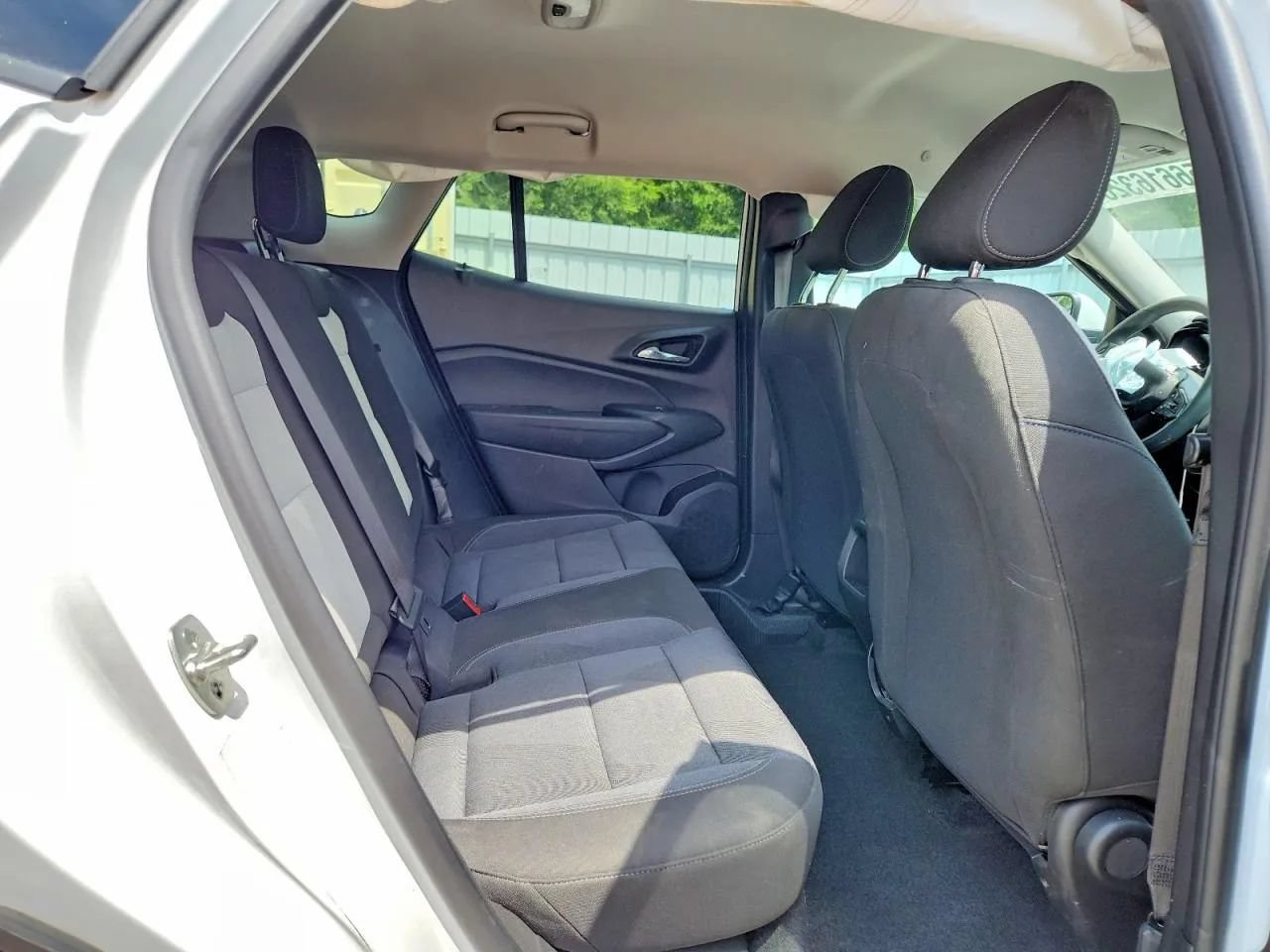 Used 2025 Chevrolet Trax LS w/ LS Convenience Package FWD image 11