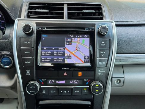 Used 2016 Toyota Camry XLE w/ Moonroof Package FWD image 16