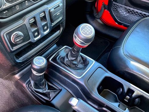 Used 2020 Jeep Wrangler Sport image 27