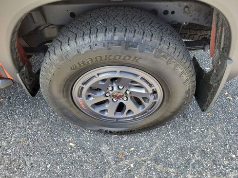 Used 2025 Nissan Frontier PRO-4X image 6