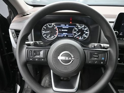 Used 2023 Nissan Rogue SV image 6