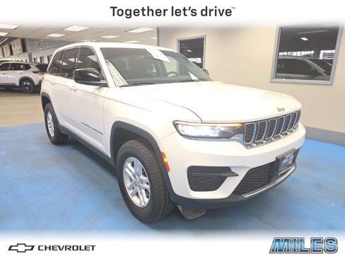 Used 2023 Jeep Grand Cherokee Laredo w/ Luxury Tech Group I RWD image 1