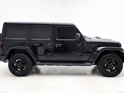 Used 2022 Jeep Wrangler Unlimited Sahara AWD/4WD image 3