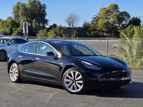 Used 2019 Tesla Model 3 Standard Range Plus image 1
