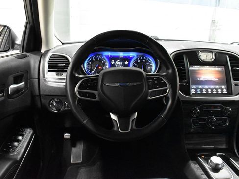 Used 2019 Chrysler 300 Touring L w/ Quick Order Package 22F image 7