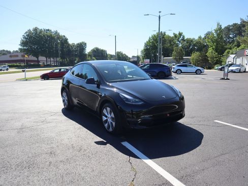 Used 2024 Tesla Model Y Long Range AWD/4WD image 13