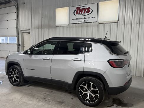 Used 2024 Jeep Compass Limited image 13