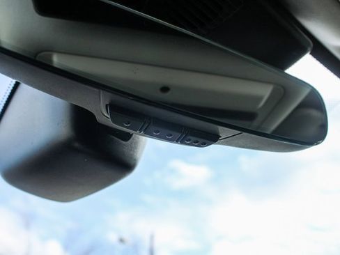 Used 2020 Jaguar XE S image 31