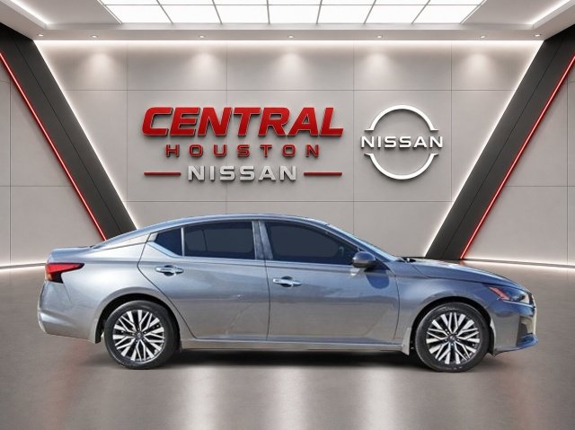 Used 2024 Nissan Altima 2.5 SV w/ SV Premium Package FWD image 8