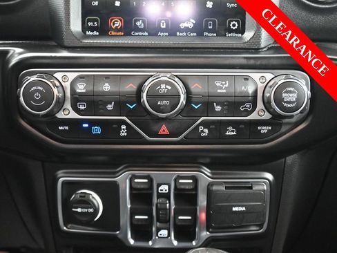 Used 2022 Jeep Wrangler Unlimited Sahara image 31