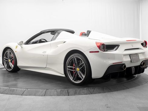 Used 2019 Ferrari 488 Spider RWD image 5