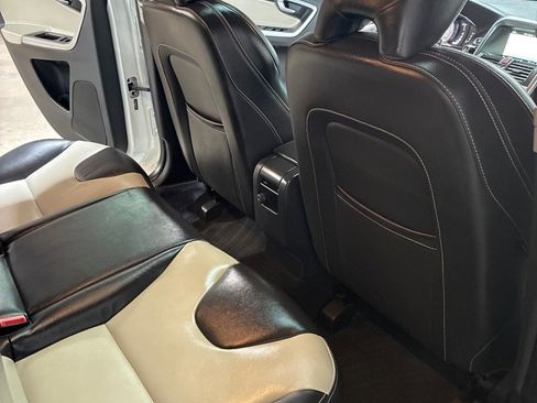 Used 2017 Volvo XC60 T5 Dynamic w/ Preferred Option Package image 27