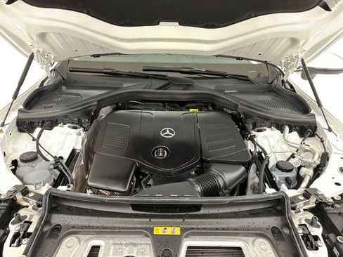 Used 2024 Mercedes-Benz GLC 300 4MATIC image 11
