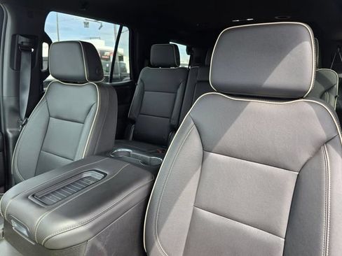 Used 2024 GMC Yukon SLT w/ SLT Luxury Package AWD/4WD image 25