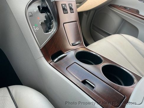 Used 2010 Toyota Venza FWD image 23