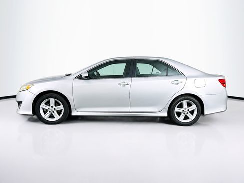 Used 2012 Toyota Camry SE w/ Convenience Pkg FWD image 4