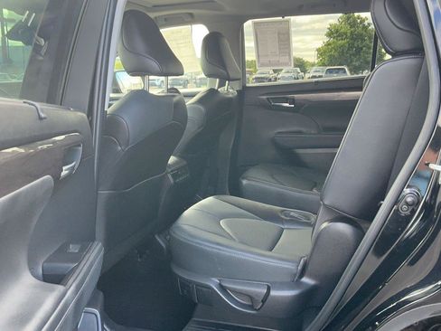 Used 2022 Toyota Highlander Limited AWD/4WD image 24