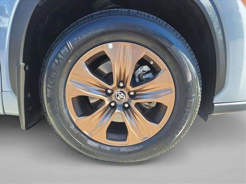 Used 2023 Toyota Highlander Bronze Edition image 23