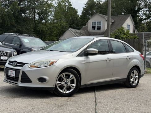 Used 2014 Ford Focus SE w/ SE Winter Package FWD image 2