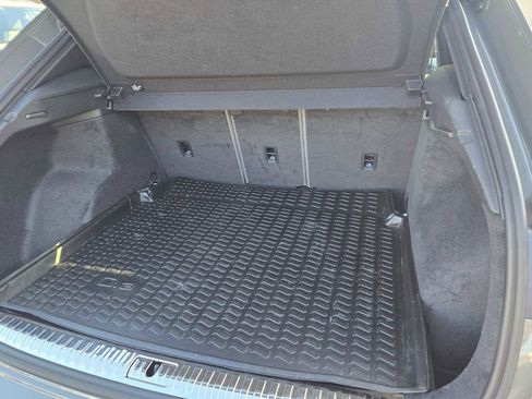 Certified 2025 Audi Q3 2.0T Premium image 17