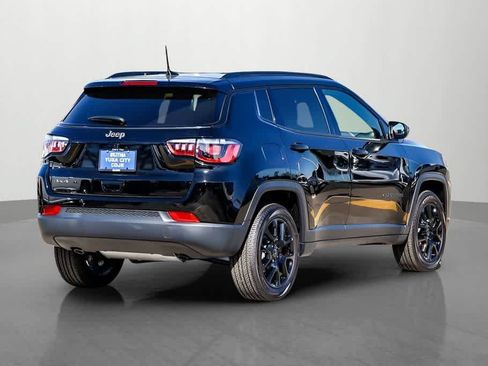 Used 2025 Jeep Compass Latitude w/ Altitude Special Edition AWD/4WD image 5