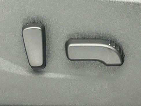 Used 2025 Nissan Frontier PRO-4X image 11