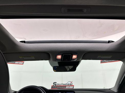 Used 2023 Hyundai Elantra Limited w/ Preferred Accessory Package FWD image 19