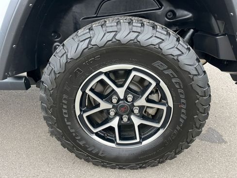 Used 2025 Jeep Wrangler Unlimited Rubicon image 29