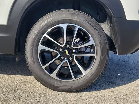 Used 2025 Chevrolet TrailBlazer LT AWD/4WD image 8