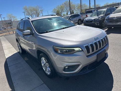 Used 2019 Jeep Cherokee Latitude w/ Popular Appearance Group image 3