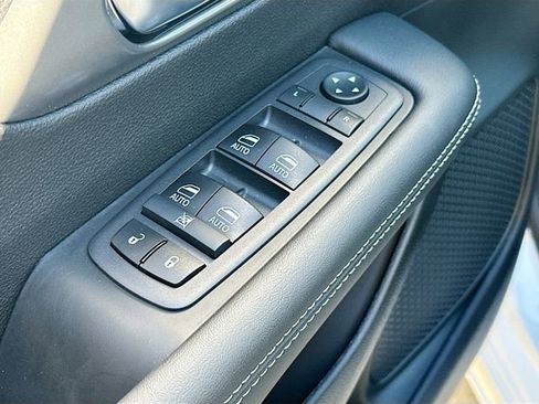 New 2026 Chrysler Pacifica Select image 18