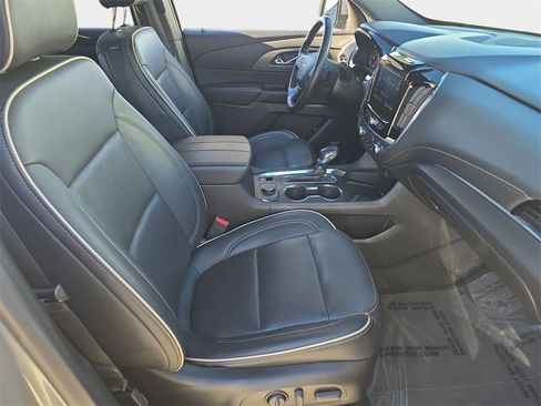 Used 2023 Chevrolet Traverse Premier image 12