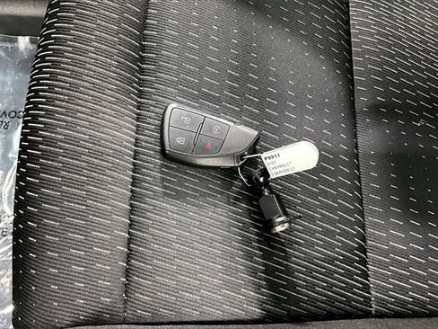 Used 2025 Chevrolet Equinox LT image 30