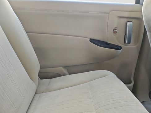 Used 2012 Nissan Quest S FWD image 32