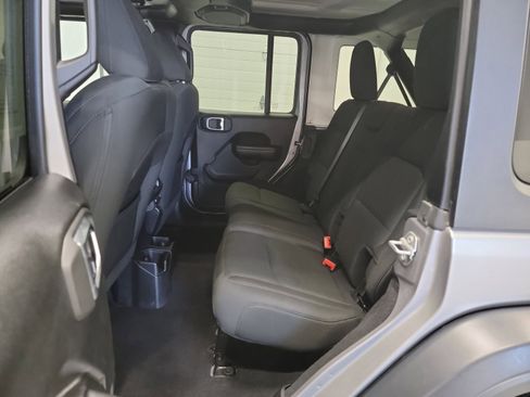 Used 2018 Jeep Wrangler Unlimited Sport S AWD/4WD image 28