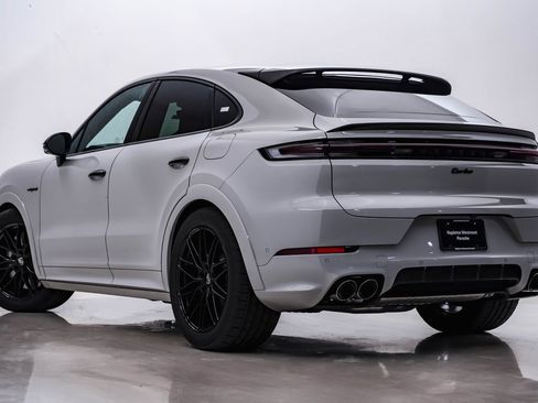 New 2026 Porsche Cayenne Turbo image 3