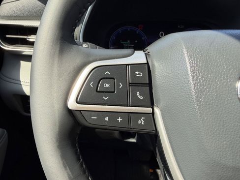 Used 2024 Toyota Highlander Platinum AWD/4WD image 36