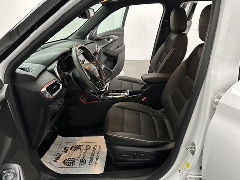 Used 2022 Chevrolet TrailBlazer RS w/ Technology Package AWD/4WD image 16