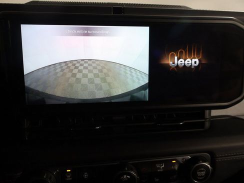Used 2024 Jeep Wrangler Unlimited Sahara AWD/4WD image 44