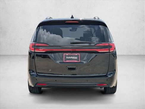New 2026 Chrysler Pacifica Select image 5