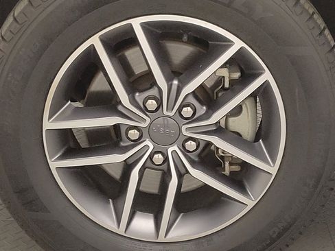 Used 2022 Jeep Grand Cherokee Limited image 31